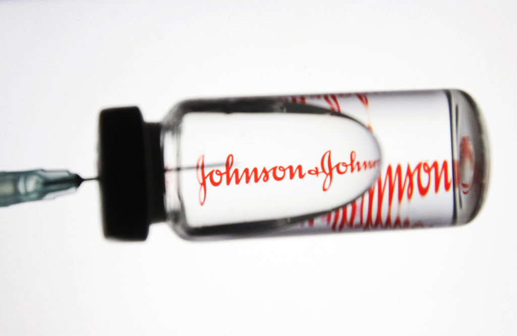 Rastet e mpiksjes së gjakut, CDC dhe FDA: Pezulloni “Johnson&Johnson” vaksina johnson