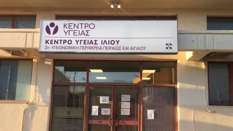Nëna e tij ndërroi jetë gjysmë ore pasi mori dozën e “AstraZeneca-s”, djali tregon detajet e rënda: Para vaksinës bëri disa analiza, mjekët thanë se… vaksina