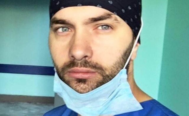 Njihuni me të vetmin djalë shqiptar që ushtron profesionin e mamisë 1 640 0 609249d14fa73