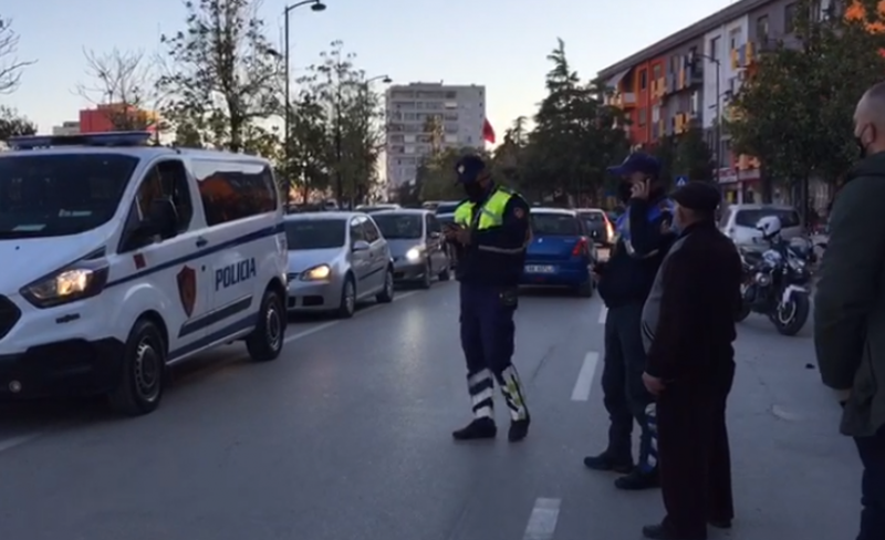 Shoferët humbin kontrollin, tre aksidente brenda 10 minutave në Tiranë 800 0 6097e110331a6