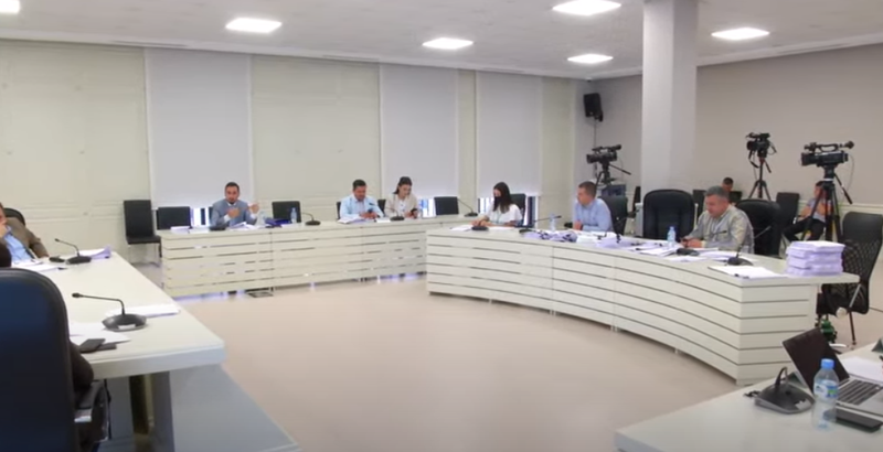 Kas rrëzon vendimin, përfaqësuesi i PD akuza ndaj anëtarëve: Ata marrin urdhëra politikë në telefonat e tyre nga… 800 0 60ad3f9438f01