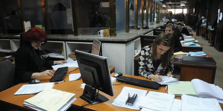 Fushat prioritare, qeveria trajtim ekstra për punonjësit ADMINISTRATA