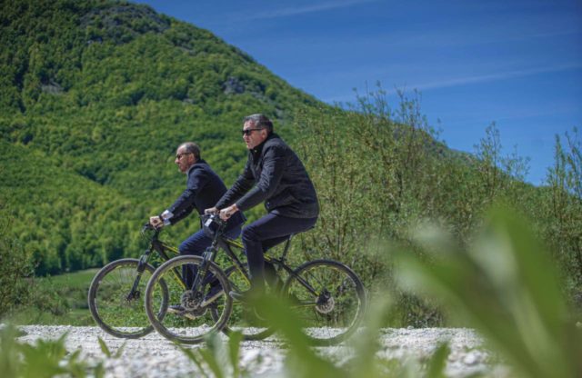 FOTO/ Balla, Klosi dhe Soreca me biçikletë në Stëblevë 2 Balla Klosi dhe Soreca me biciklete ne Stebleve 4 1