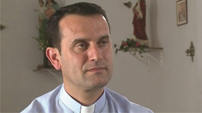Protesta kundër abuzimeve seksuale me të miturat, Dom Gjergj Meta: Fatkeqësisht zgjohemi vetëm kur ndodhin gjërat! Dom Gjergj Meta 1