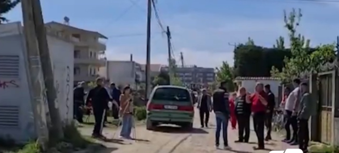 Durrës/ Shemben disa banesa dhe biznese, banorët dalin në protestë Durres 8