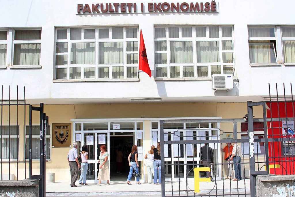 Foto nga fakulteti Ekonomik ne Tirane