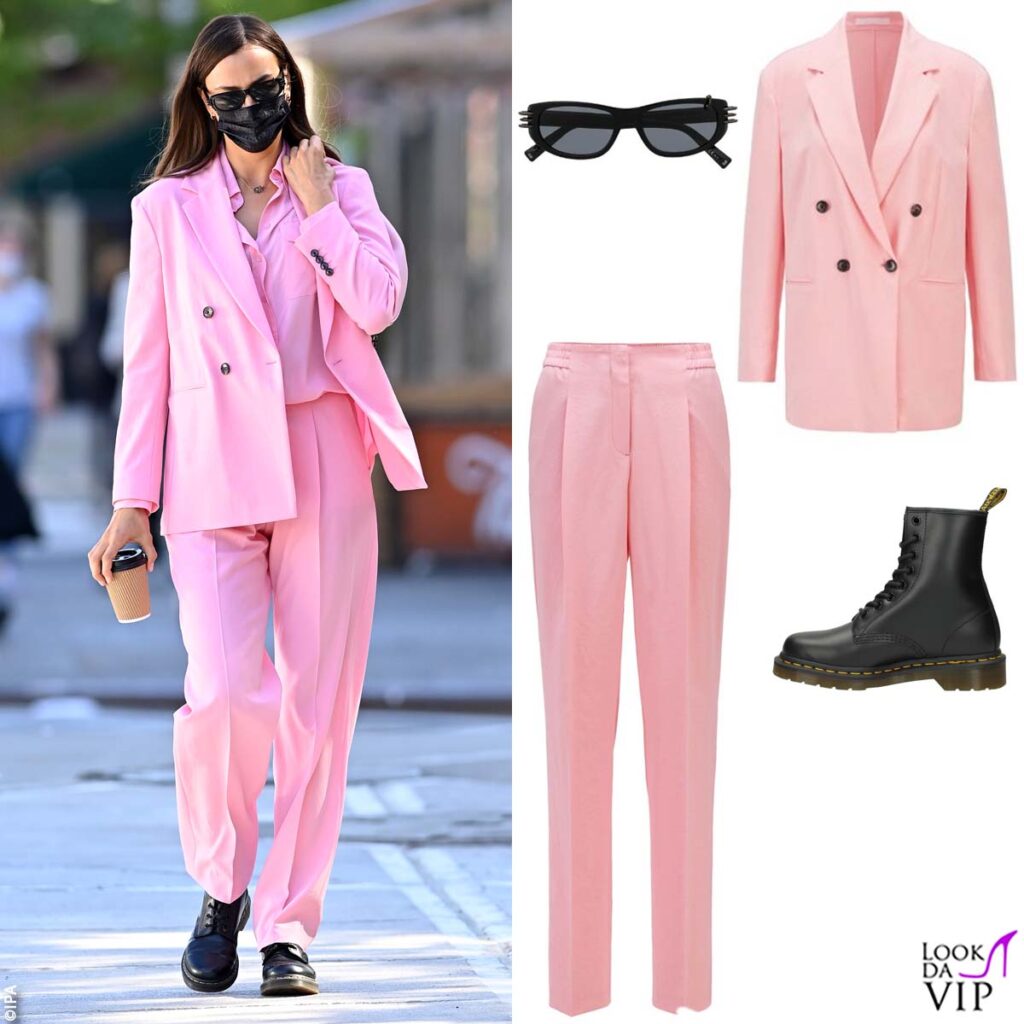Irina Shayk shëtitje në New York, trotuaret e Big Apple tani janë pasarelat e saj 3 Irina Shayk completo Hugo Boss stivali Dr Martens occhiali Givenchy