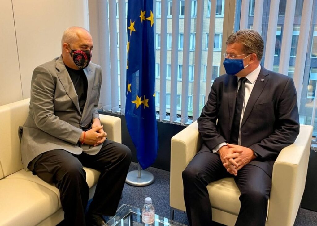 Rama në Bruksel takon zyrtarin e lartë europian, Lajçak e uron për fitoren në zgjedhje Kryeministri Edi Rama dhe zyrtari i BE Miroslav Lajcak