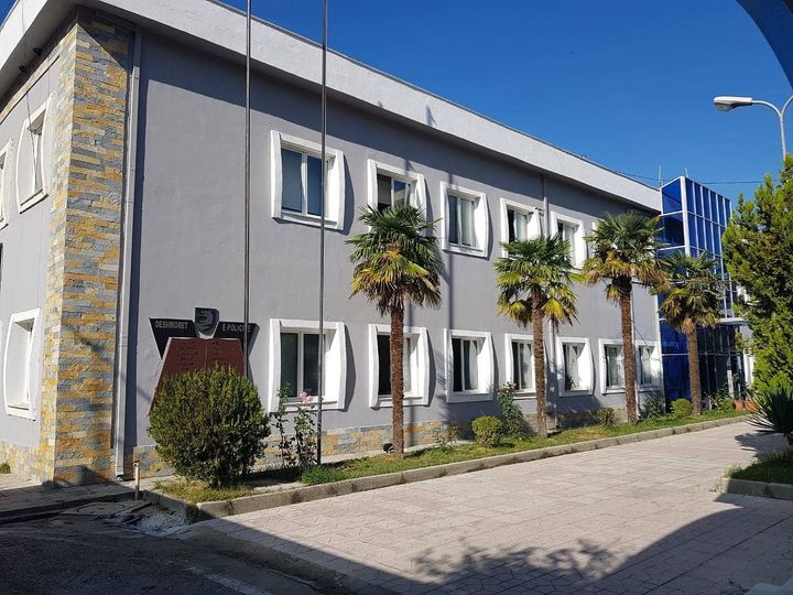 Dy shtetas italianë vihen nën hetim nga policia shqiptare, falsifikuan testin e Covid-19 dhe tentuan të kalonin kufirin Policia Vlore