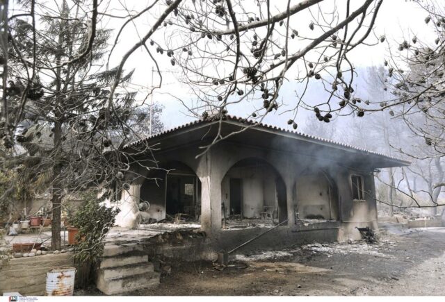 Greqi/ Dita e tretë e ‘luftës’ me flakët, mijëra hektar pyje të djegura, shkrumbohen banesat 1 fotia mavrolimni 3177387 640x435 1
