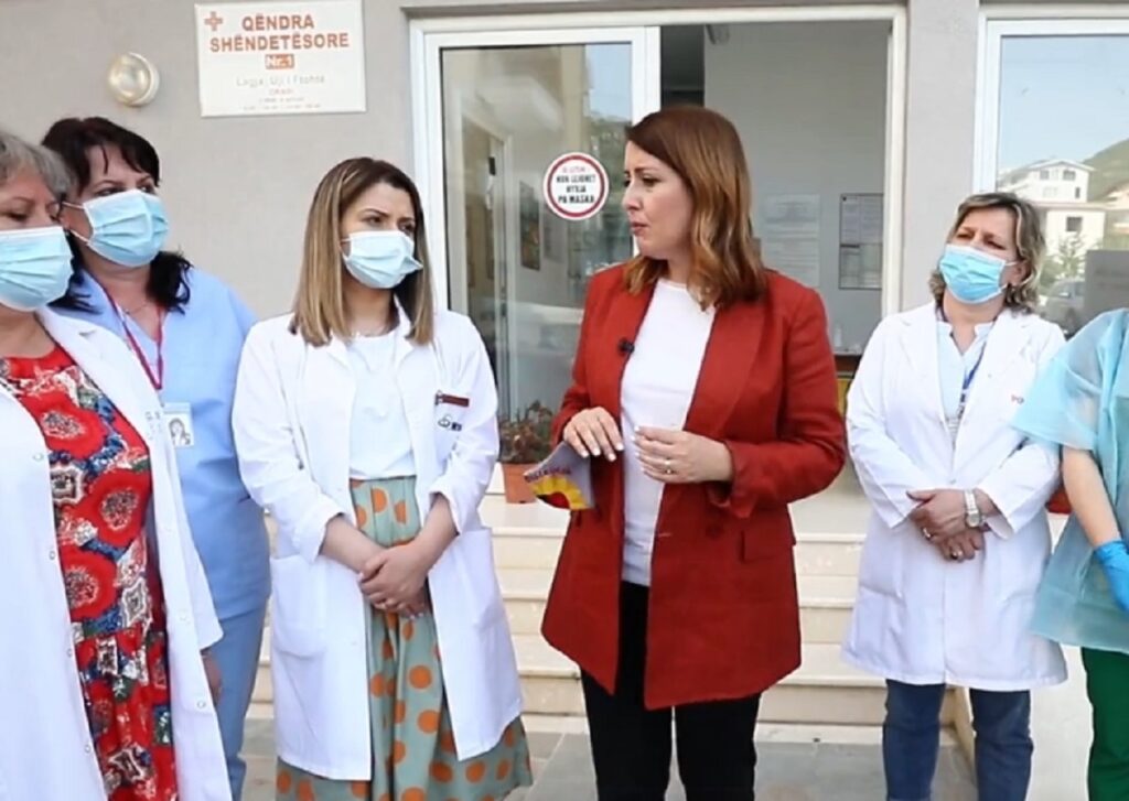 Nga puna te kreditë e buta, Manastirliu sqaron përfitimet e mjekëve që do t’u “bllokohet” diploma ogerta vaksinimi