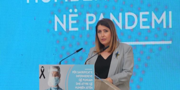 Pandemia/ Manastirliu: Mbi 5000 mijë mjekë e infermierë të shërbimeve COVID përfitojnë bonusin special ogerta