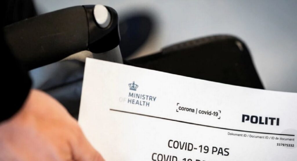 Si do të funksionojnë pasaportat e vaksinave për udhëtimet globale? pasaporte vaksine