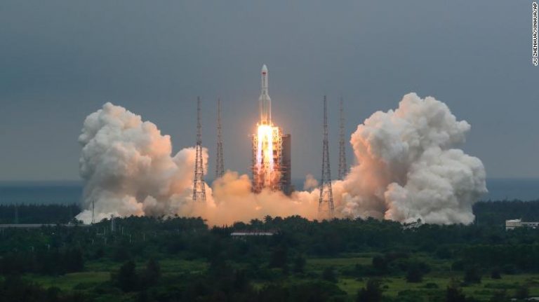 Raketa kineze pa kontroll drejt Tokës këtë fundjavë, ja “harta e rrezikut” ku është parashikuar të bjerë raketa kineze