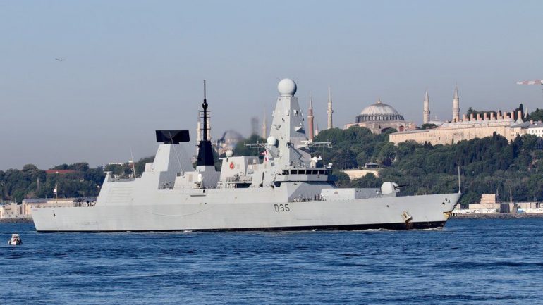Tensionohet situata/ Rusia qëllon ndaj anijes britanike në Detin e Zi 119055076 mediaitem119055075 770x433 1