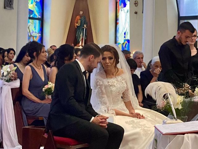Sandër Lleshaj marton vajzën, dalin pamjet nga ceremonia luksoze, ish-ministri i buzëqeshur 2 197465422 116759057169445 4787872282364839861 n 1 640x482 1