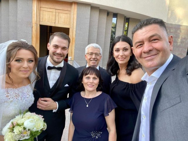 Sandër Lleshaj marton vajzën, dalin pamjet nga ceremonia luksoze, ish-ministri i buzëqeshur 198136656 481785836229864 4094747787089459587 n 640x480 1