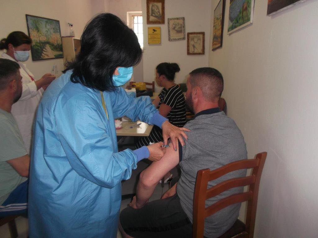 Vijon vaksinimi në burgje/ Deri tani janë vaksinuar 1291 të dënuar 27vaksnim3