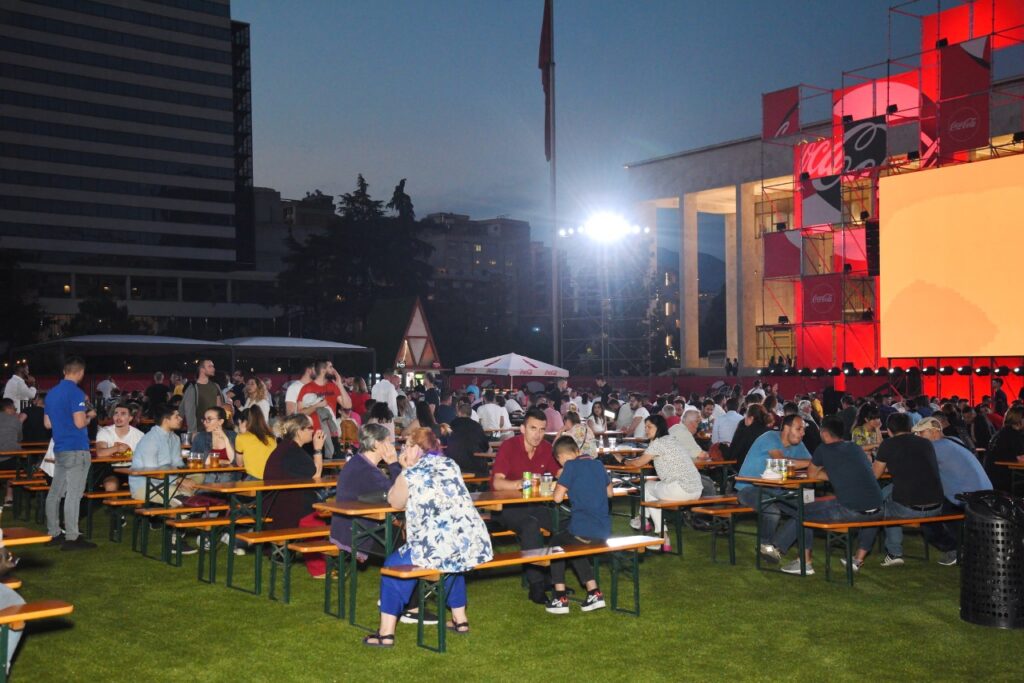 Nga reklamat, te pijet e televizorët, shpenzimet e shqiptarëve për kampionatin europian të futbollit 53e1634e 6a55 4ad3 a584 006210731826