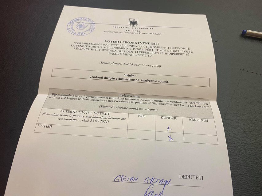 Shkarkimi i Metës/ Ish-deputeti i PS bën publike fletën e votimit: Shpreh votën time... (Foto) 1 640 0 60c0aa55e7e67 rotated