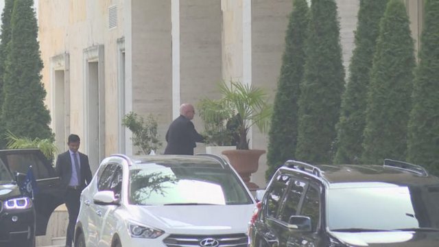 Numri dy i DASH zbarkon në zyrën e kryeministrit Rama, shoqërohen nga ambasadorja Kim 1 640 0 60dc312a482d1