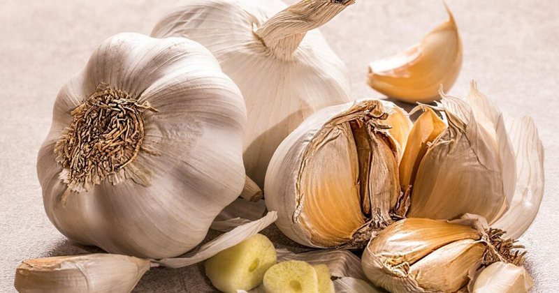 E dinit se hudhra bën mrekulli në fytyrën dhe flokun tuaj 800 0 03440cb76569f2475ad90711b4b53b90