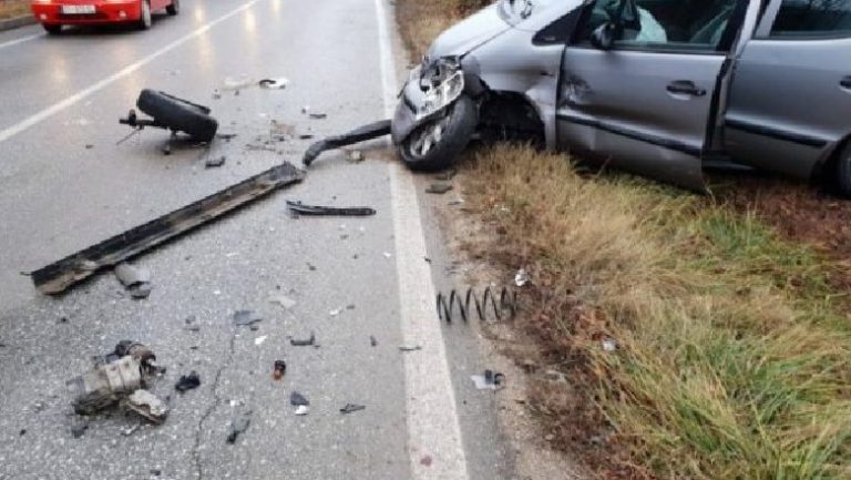 Aksident në aksin Korçë-Bilisht, automjeti me targa greke përplas çiftin e bashkëshortëve që udhëtonin me motor Aksdenti