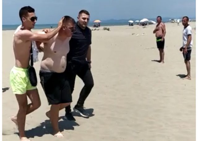 U arrestua teksa relaksohej në plazh, pas Endri Zajës arrestohet dhe e dashura e tij 22-vjeçare (Detajet) C0D96F07 1B40 4D34 B6BB 314B13DA02F0 640x455 1