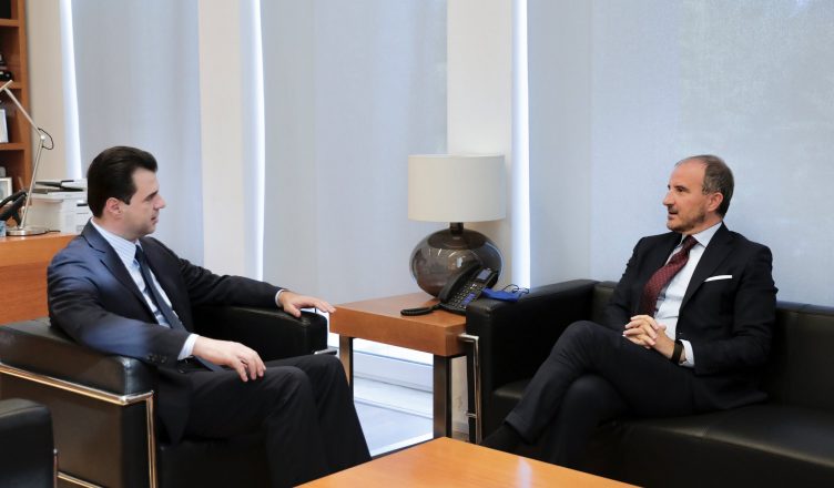 Soreca i shkon në zyrë Bashës pas rizgjedhjes në krye të PD, zbulon çfarë diskutuan Soreca i shkon ne zyre Bashes pas rizgjedhjes ne krye te PD zbulon cfare diskutuan