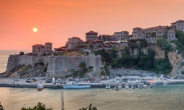 Covid-19/ Mal i Zi lehtëson masat, qytetarët shqiptarë mund të kalojnë pa test PCR Ulqini 0 600x360 1