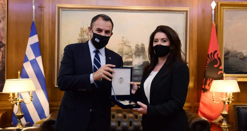 Pak orë pas Dendias, ambasadorja shqiptare në Athinë takon ministrin grek të Mbrojtjes Untitled