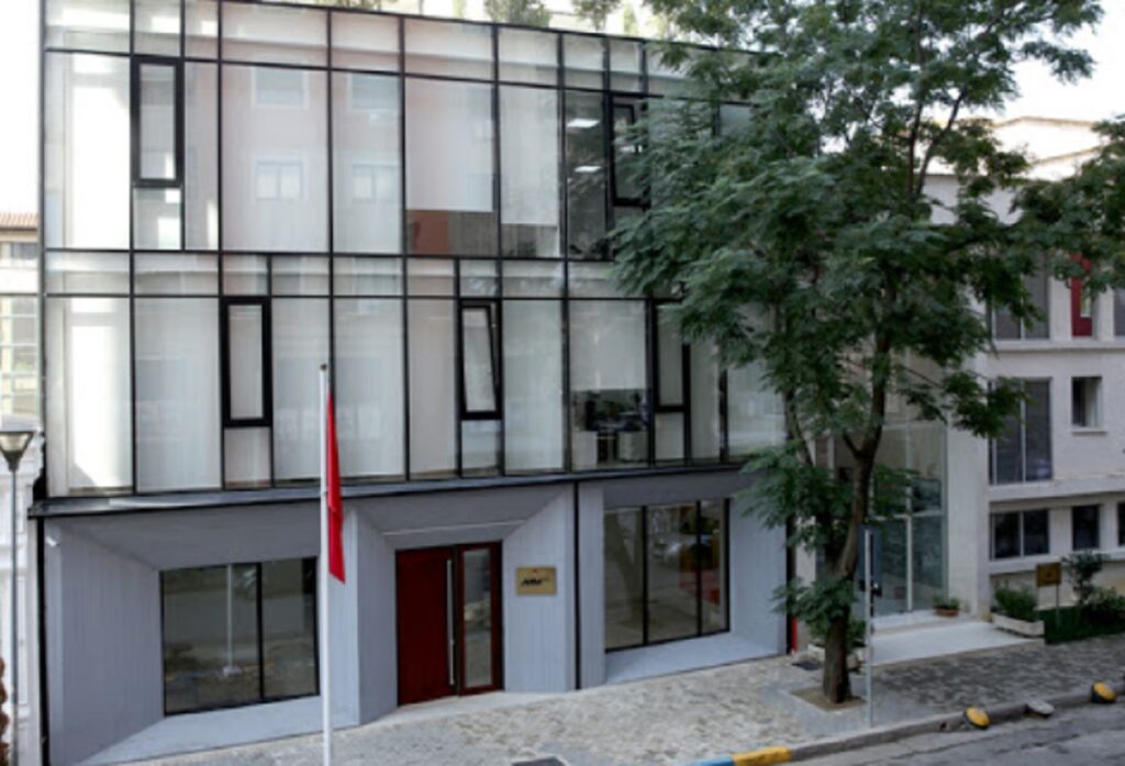 Pas BE-së dhe OSBE-së, reagon dhe ambasada britanike: Të garantohet profesionalizmi i AMA-s ama institucion