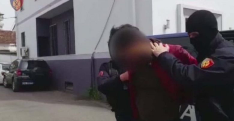 Grabitën noterin në Sarandë, arrestohen tre autorët arrestim