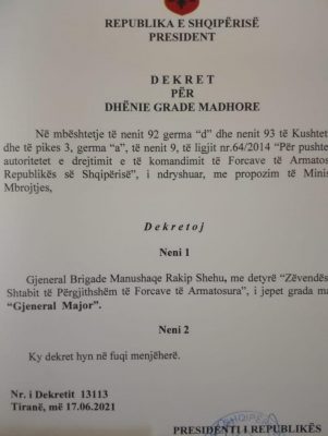 Presidenti Meta firmos dekretin, kjo është e para grua ushtarake shqiptare që merr gradën “Gjeneral Major” 1 c99c1f89 552d 4c48 a6f7 15c6964095d6 301x400 1