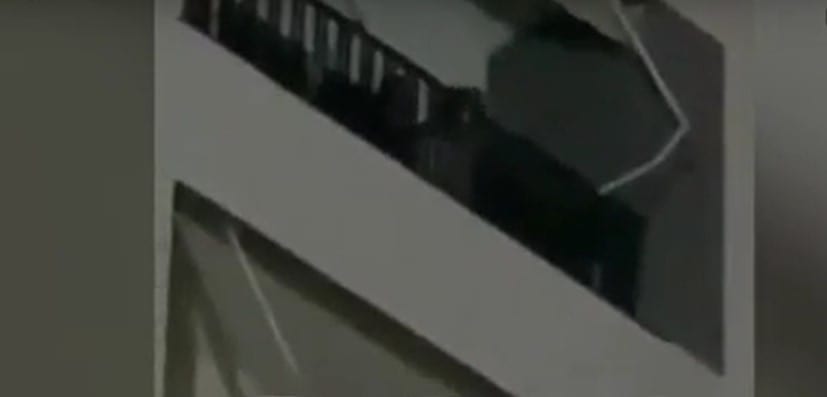 VIDEO/ Çifti bën s*ks në ballkon te “5 maji” në Tiranë, banorët shqetësohen nga zhurma cift
