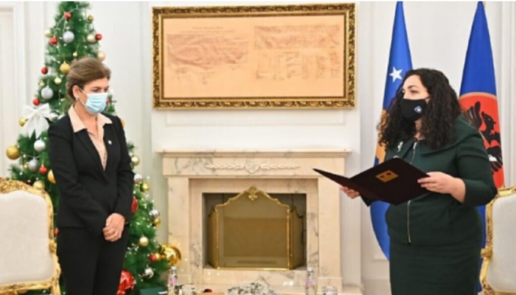 Vjosa Osmani i kërkon kryetares së KQZ-së dorëheqjen daka
