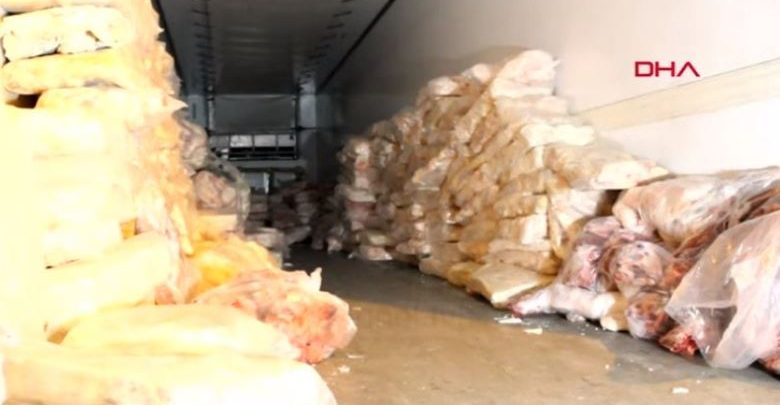 Kapet një ton kokainë në portin e Mersinit, ishte fshehur në kontenierë bananesh kokaine 3 780x405 1