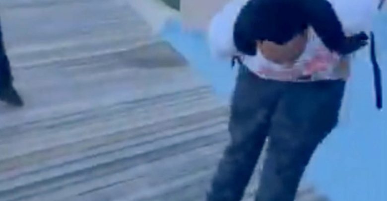 VIDEO/ Me duart lart dhe pa bërë fare rezistencë, momenti kur policia plas në tokë adoleshentin maryland arrest 94 780x405 1