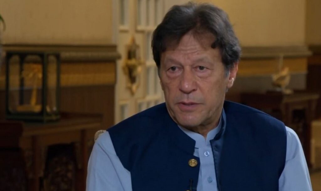 Kryeministri i Pakistanit sulmon sërish gratë/ Imran Khan: Vishuni, pak rroba ndikojnë tek burrat pasi ata nuk janë robotë pakistani1
