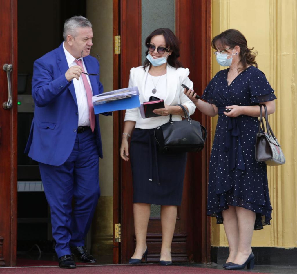 parlament 4