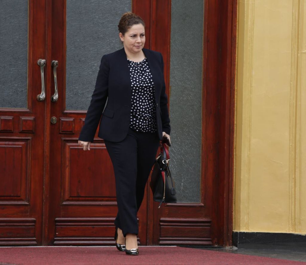 Damian Gjiknuri shfaqet si “Bad Boy” në Parlament, “vjedh” vëmendjen e deputeteve femra 9 parlament 9 1