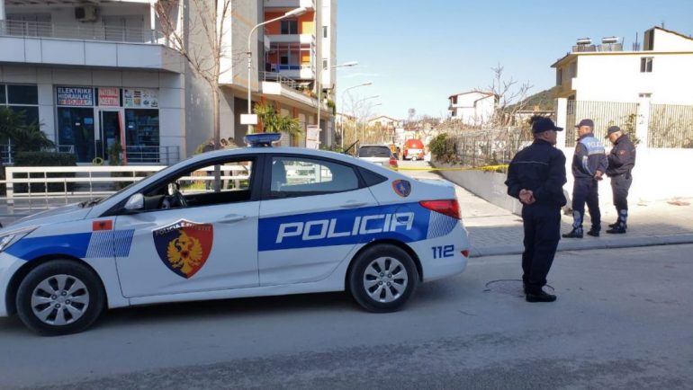 Ndërtuan kate shtesë pa leje, Policia shpall në kërkim dy pronarët e objekteve në Dhermi policia Vlore1 770x434 1