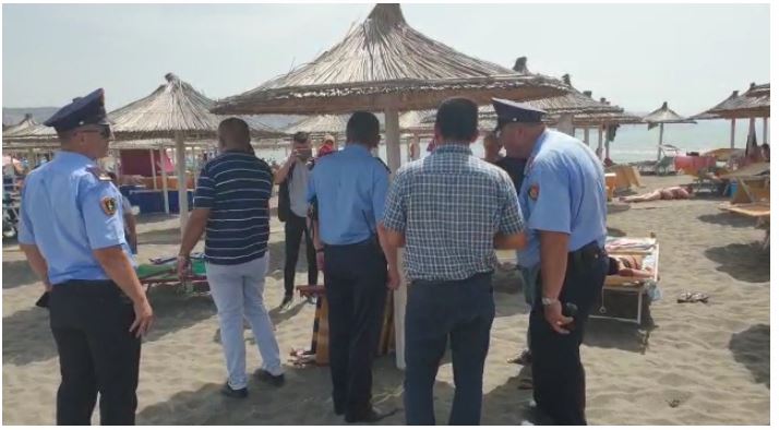 Masakra me 4 të vrarë, policia aksion në Velipojë, nis heqjen e shezlongëve dhe çadrave pa leje policia velipoje