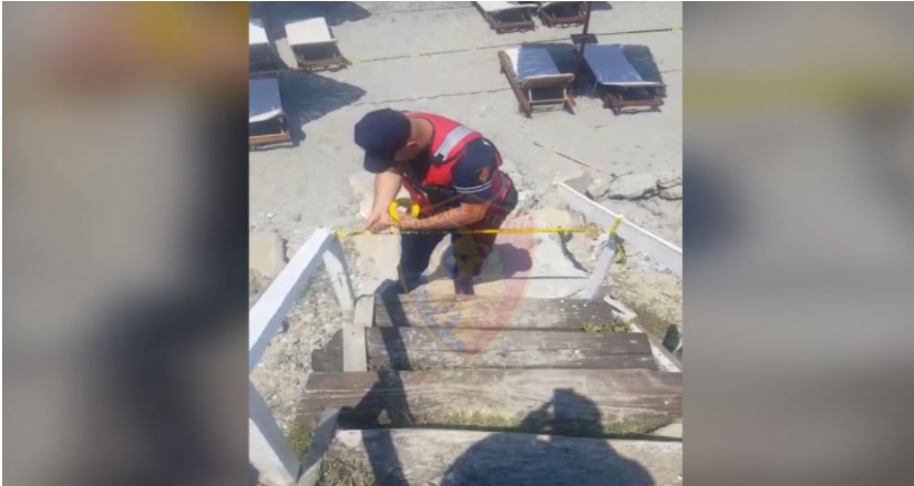 Ndërtuan pa leje në zonën e plazhit, policia vë në pranga dy durrsakë policia