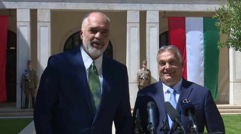 “Miqësia shqiptaro-hungareze është shumë më e vjetër”, Rama batuta me Orban: Na dhuruat një mbretëreshë, ju dhamë golashënuesin më të mirë të Ferencvaros rama 2
