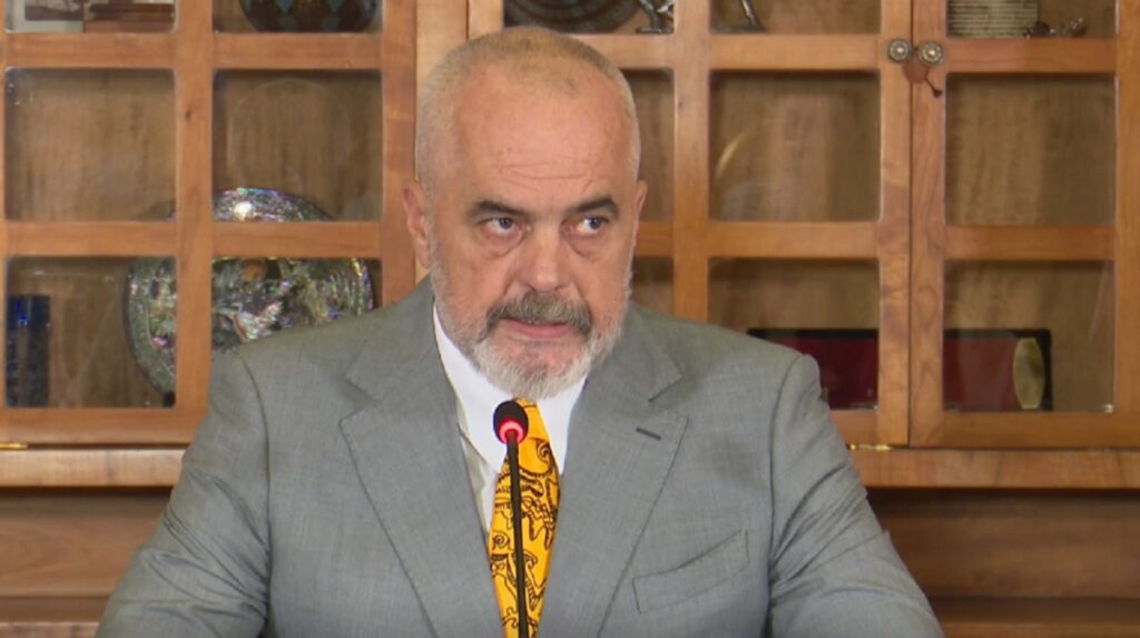 Rama: Pronarët e lokaleve në bregdet tërheqin për hunde shefa komisariatesh, për rastin e Sarandës duheshin shkarkime rama 8