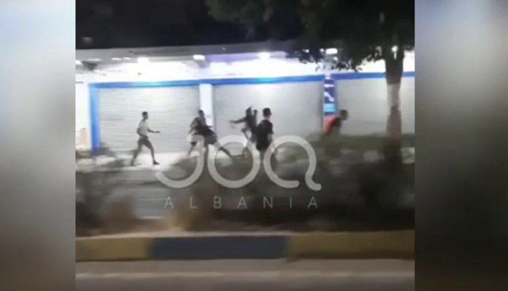 Sherr me thika në Kamzë/ Plagoset 19-vjeçari, policia në kërkim të autorit sherr kamze