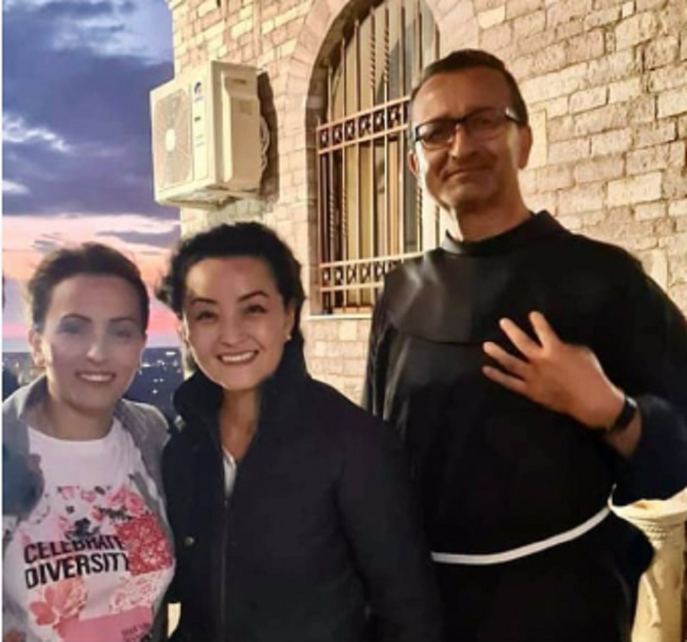 Ambasadorja Kim në Kishën e Laçit në ditën e veçantë yuri kim majlinda