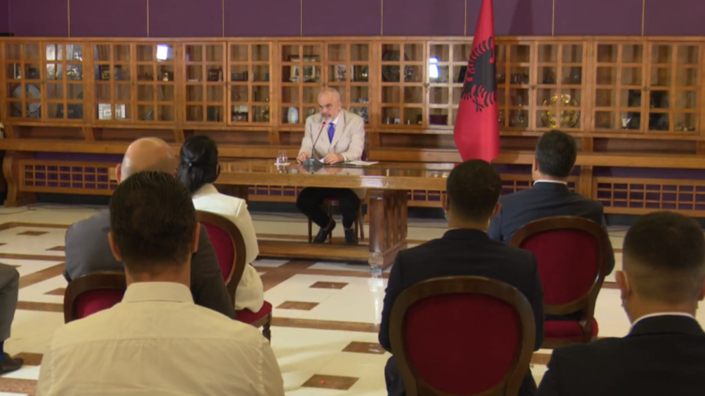 Abuzimi me prokurimet publiket/ Rama bën bilancin: Perceptimi publik për tenderat, pamje madhështore për nga negativiteti 02