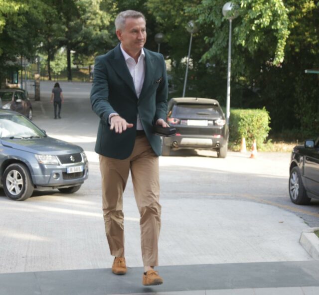 Nga Grida Duma te Tabaku, veshjet e demokratëve për mbledhjen e Kryesisë 7 1626366395 PD14 640x592 1